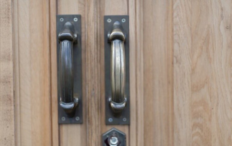 Easy Ways to Upgrade Basic Kitchen Cabinets Easy Ways to Upgrade Basic Kitchen Cabinets