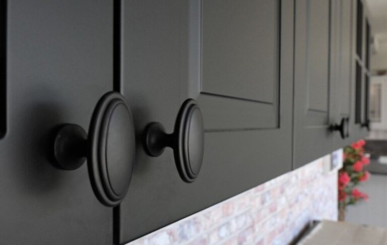 Easy Ways to Upgrade Basic Kitchen Cabinets Easy Ways to Upgrade Basic Kitchen Cabinets