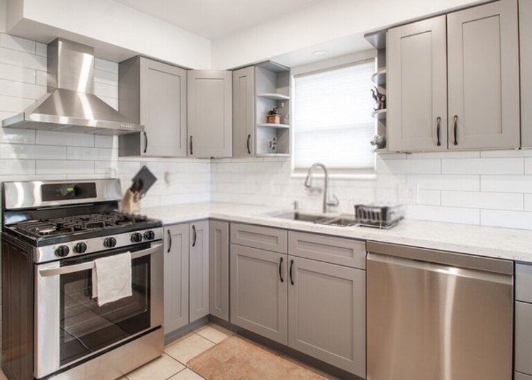 Easy Ways to Upgrade Basic Kitchen Cabinets Easy Ways to Upgrade Basic Kitchen Cabinets