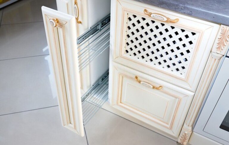 Easy Ways to Upgrade Basic Kitchen Cabinets Easy Ways to Upgrade Basic Kitchen Cabinets